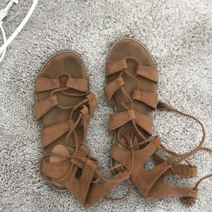Strap sandals